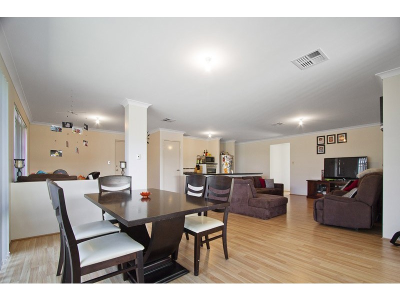 33 lovett drive, Forrestfield WA 6058