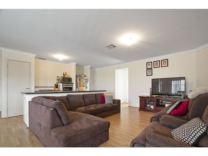 33 lovett drive, Forrestfield WA 6058