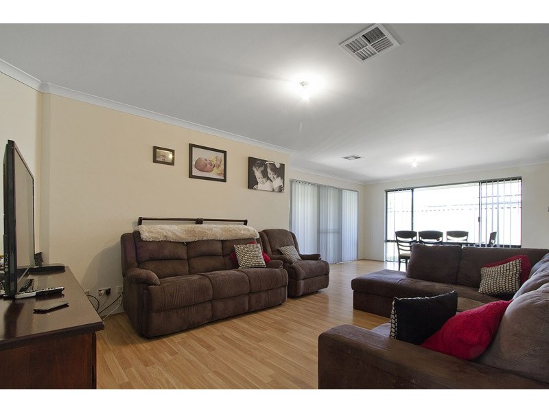 33 lovett drive, Forrestfield WA 6058