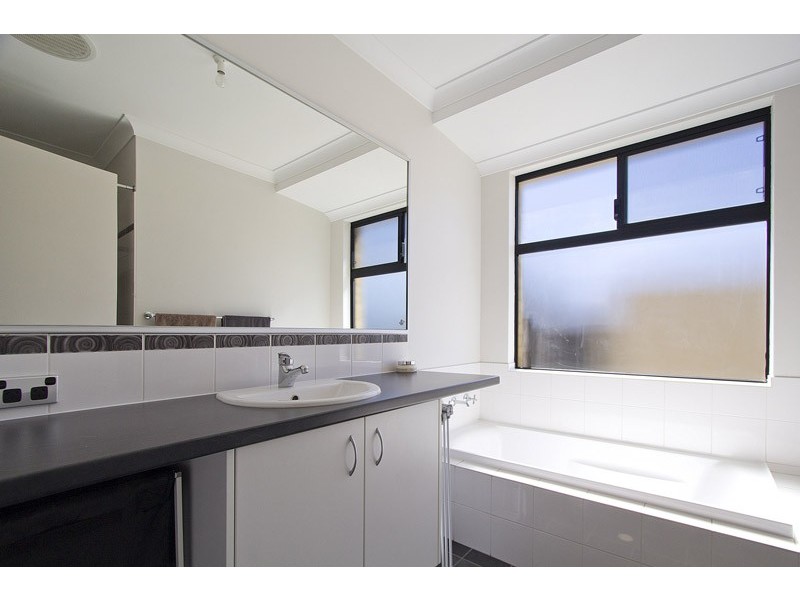 33 lovett drive, Forrestfield WA 6058