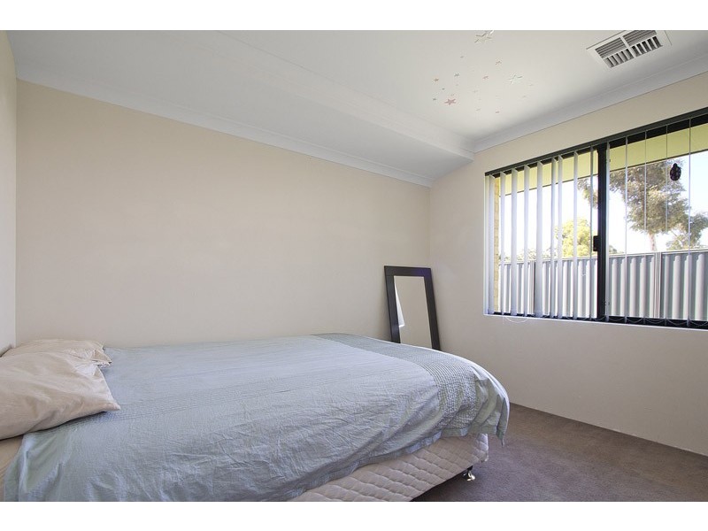 33 lovett drive, Forrestfield WA 6058