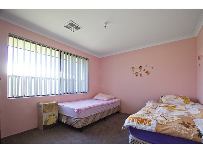 33 lovett drive, Forrestfield WA 6058