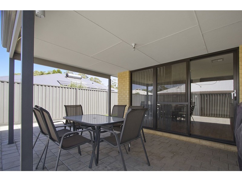 33 lovett drive, Forrestfield WA 6058