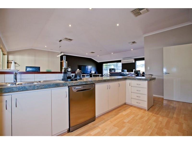 1 Kensington  Street, Bellevue WA 6056