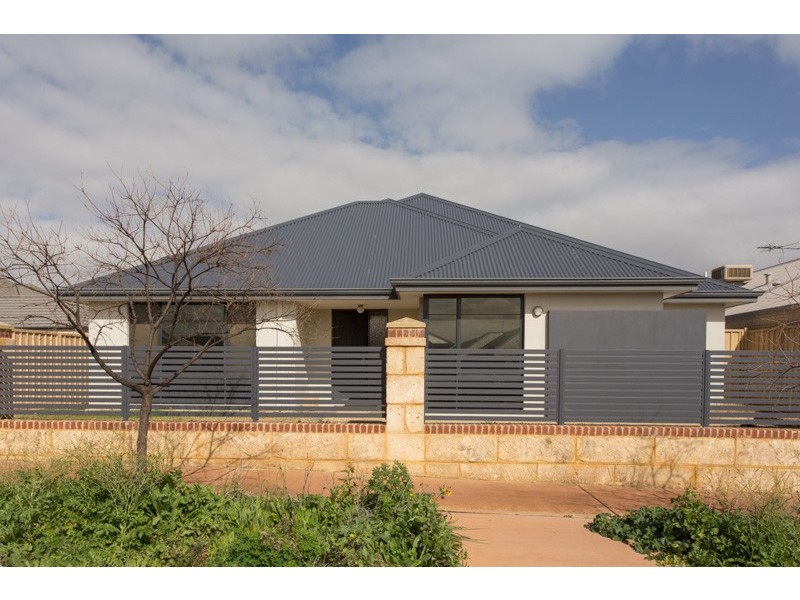 5 The Embankment, South Guildford WA 6055