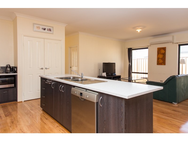 5 The Embankment, South Guildford WA 6055