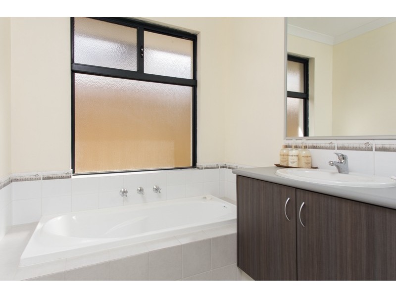 5 The Embankment, South Guildford WA 6055