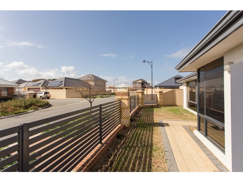 5 The Embankment, South Guildford WA 6055