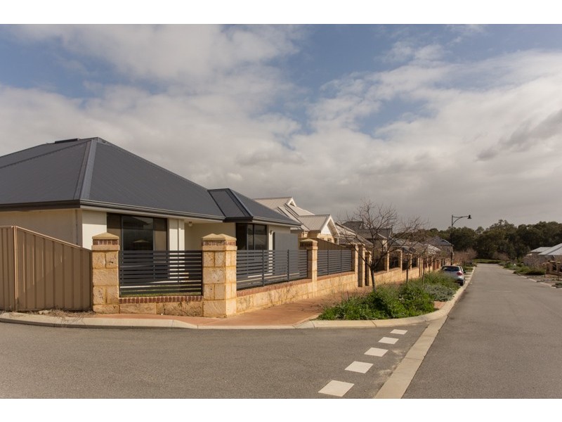 5 The Embankment, South Guildford WA 6055