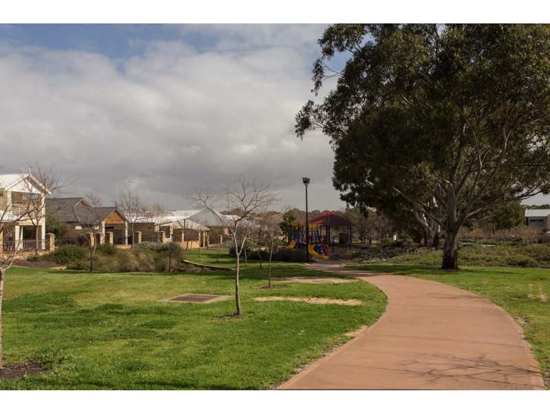 5 The Embankment, South Guildford WA 6055