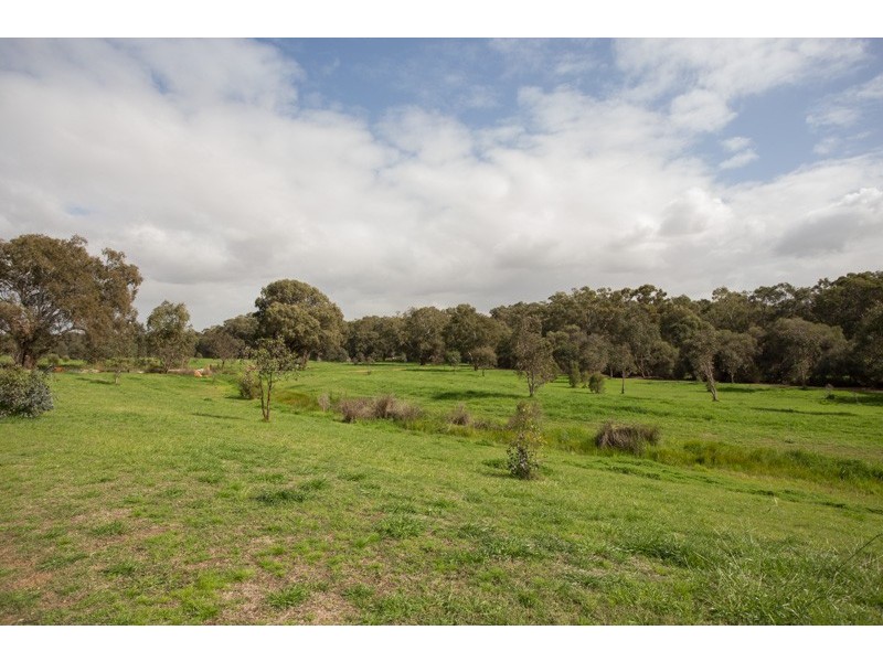 5 The Embankment, South Guildford WA 6055