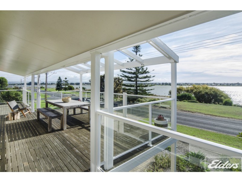 37 Captain Sturt Parade, Hindmarsh Island SA 5214