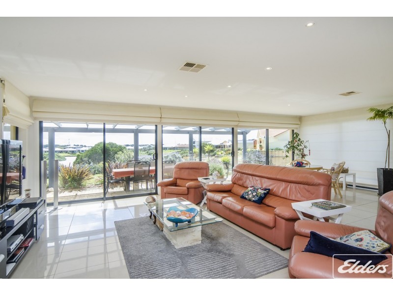 6 Prince Alfred Parade, Hindmarsh Island SA 5214