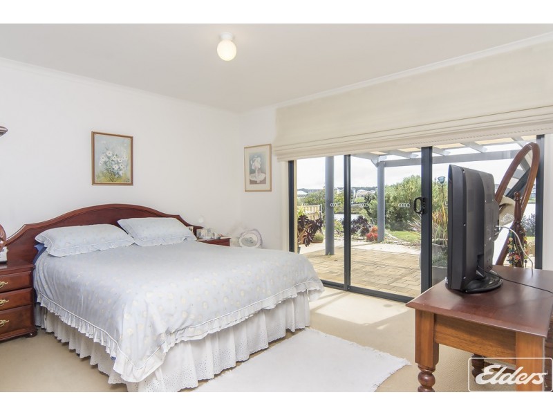 6 Prince Alfred Parade, Hindmarsh Island SA 5214