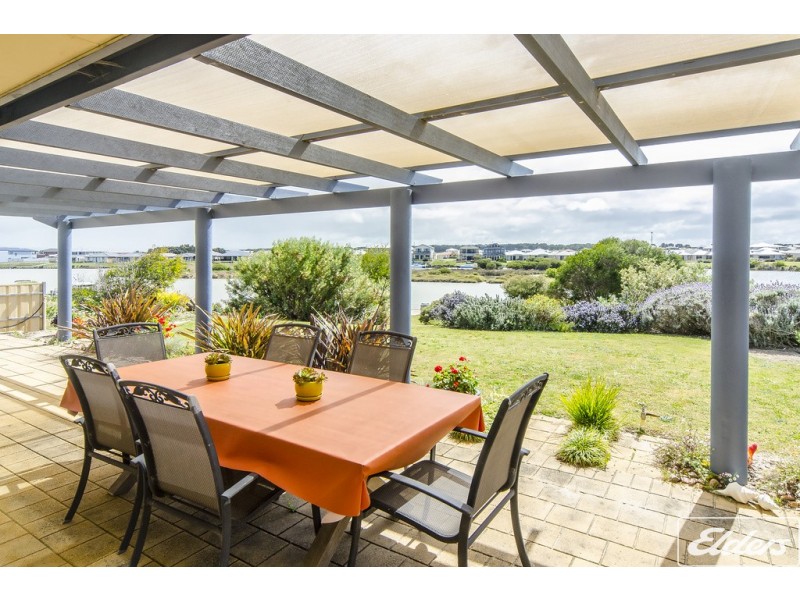 6 Prince Alfred Parade, Hindmarsh Island SA 5214