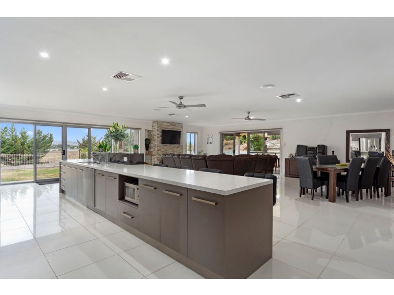 27 Gow Drive, Hindmarsh Island SA 5214