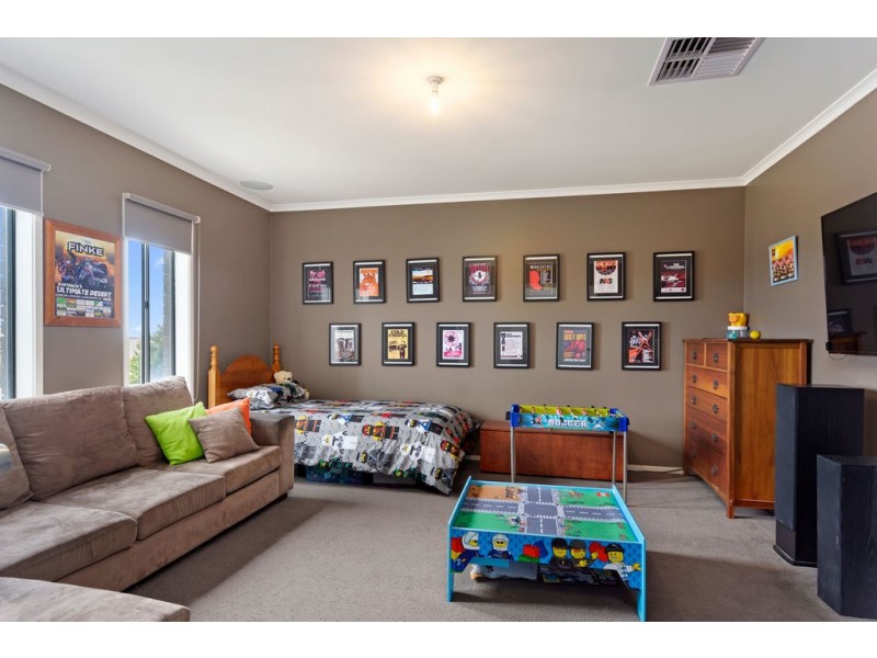 27 Gow Drive, Hindmarsh Island SA 5214