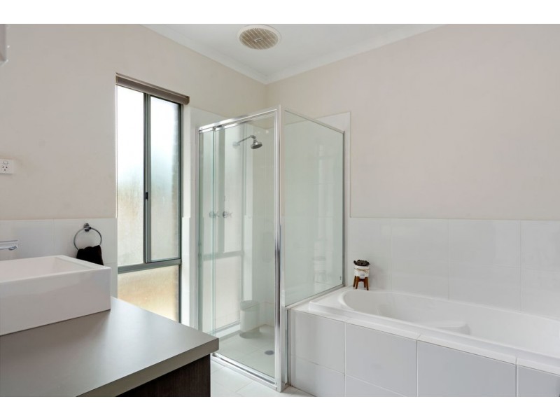 27 Gow Drive, Hindmarsh Island SA 5214