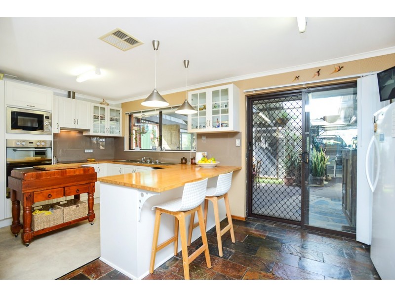 20 Sidney Parade, Hindmarsh Island SA 5214