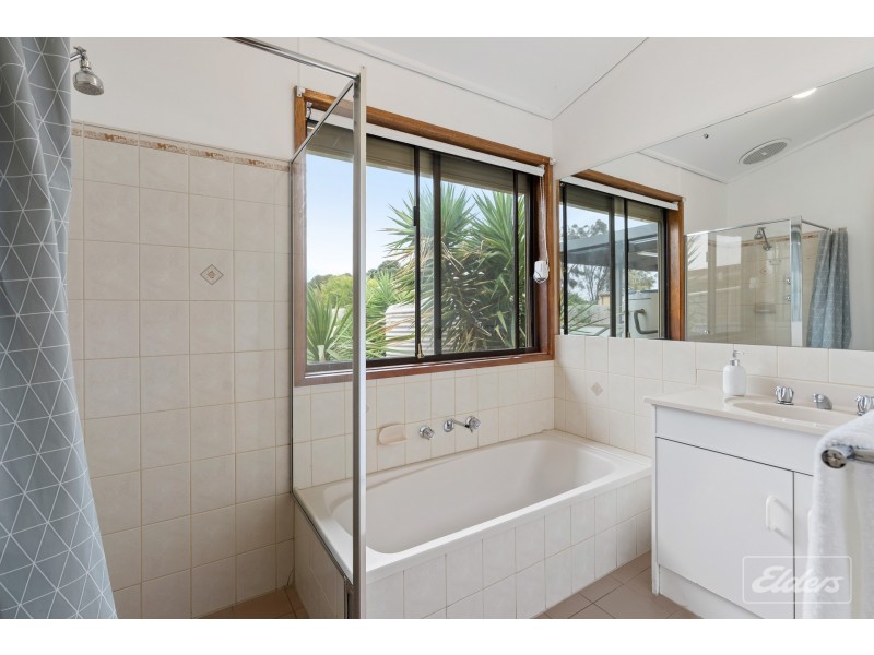 10 Merrett Avenue, Goolwa Beach SA 5214