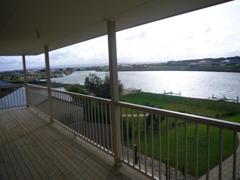 32 Wentworth Parade, Hindmarsh Island SA 5214