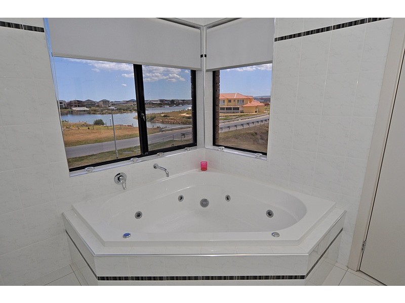 163 Excelsior Parade, Hindmarsh Island SA 5214