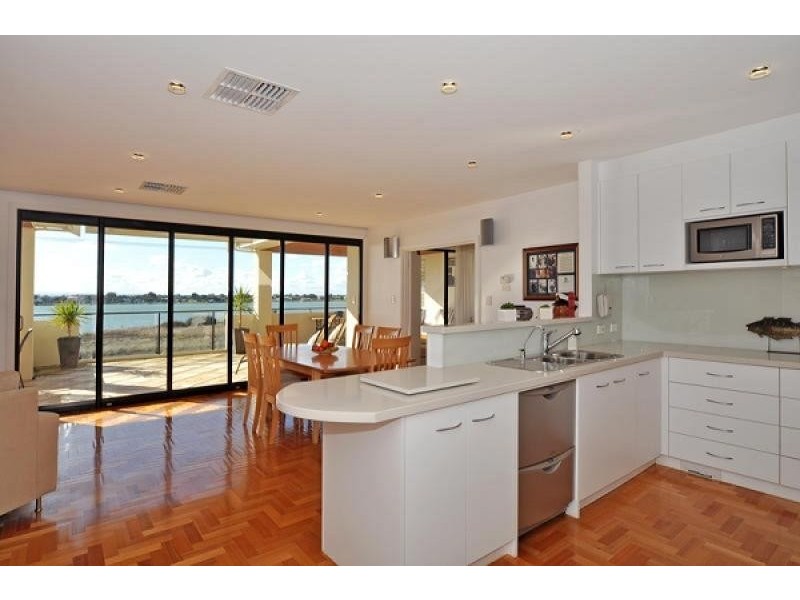 95 Captain Sturt Parade, Hindmarsh Island SA 5214