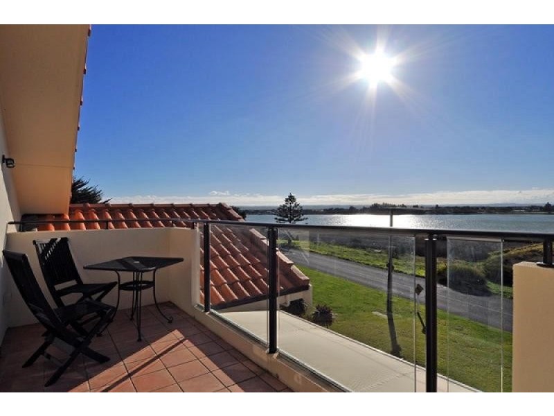 95 Captain Sturt Parade, Hindmarsh Island SA 5214