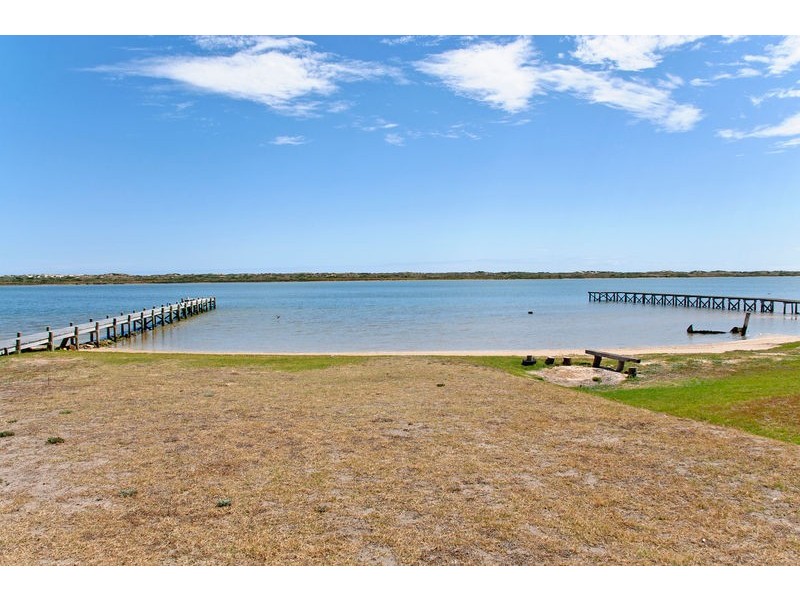 61 Goolwa Channel Drive, Hindmarsh Island SA 5214