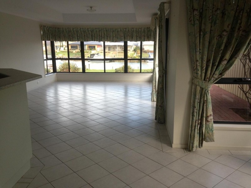 35 Britannia Parade, Hindmarsh Island SA 5214