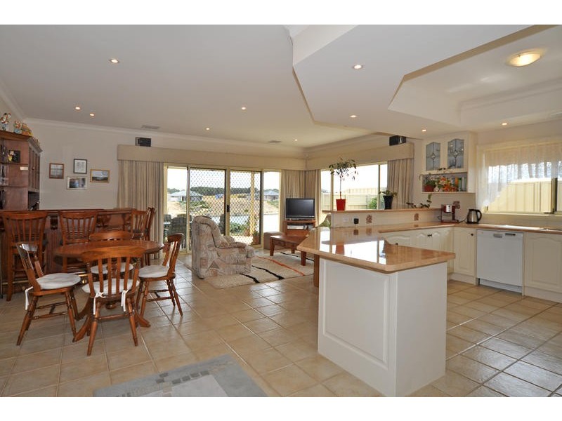 82 Britannia Parade, Hindmarsh Island SA 5214