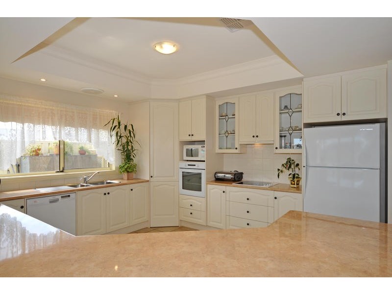 82 Britannia Parade, Hindmarsh Island SA 5214