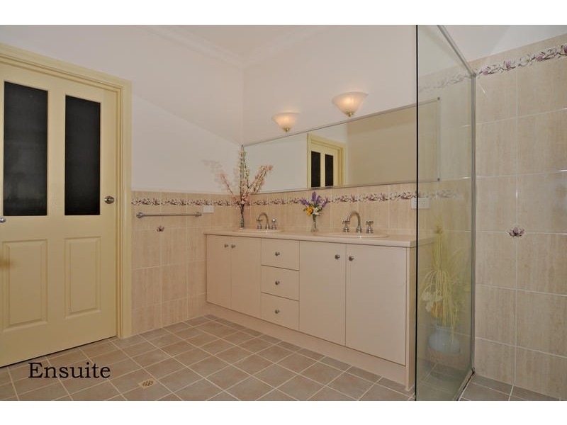 82 Britannia Parade, Hindmarsh Island SA 5214