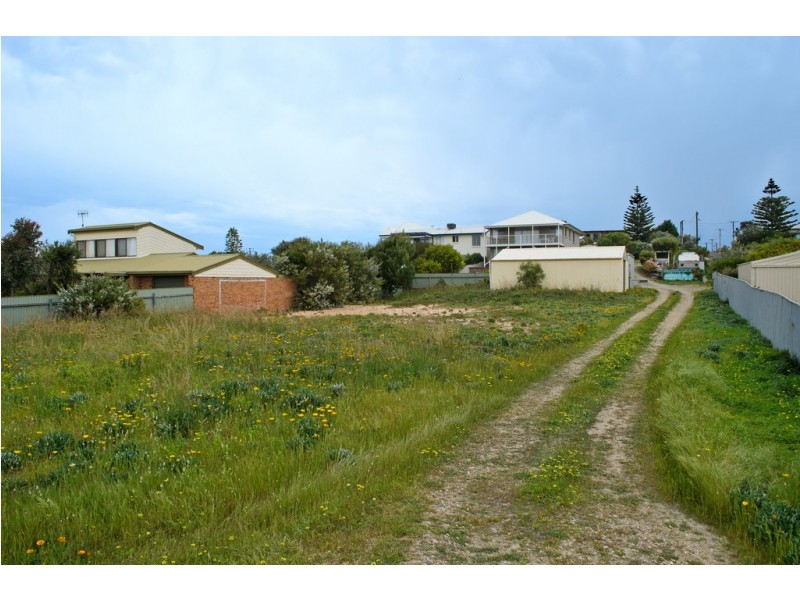 11 Beach Road, Goolwa Beach SA 5214