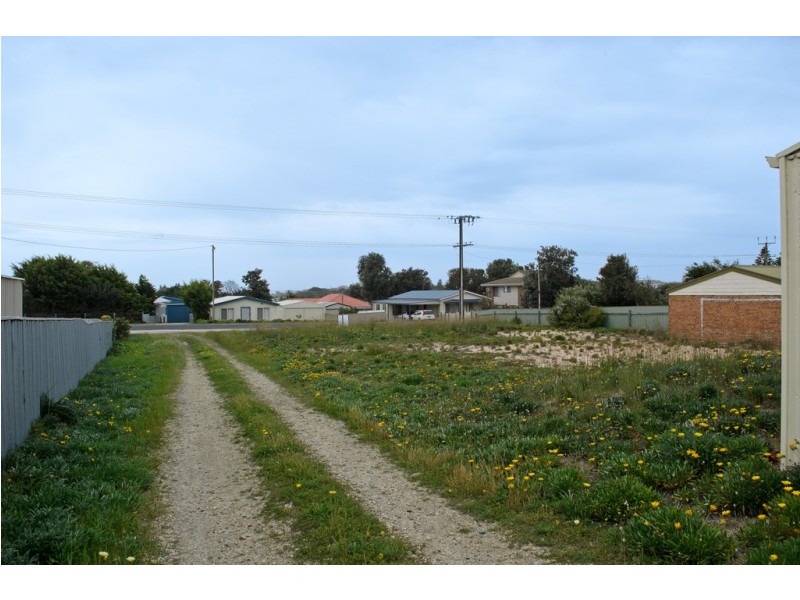 11 Beach Road, Goolwa Beach SA 5214