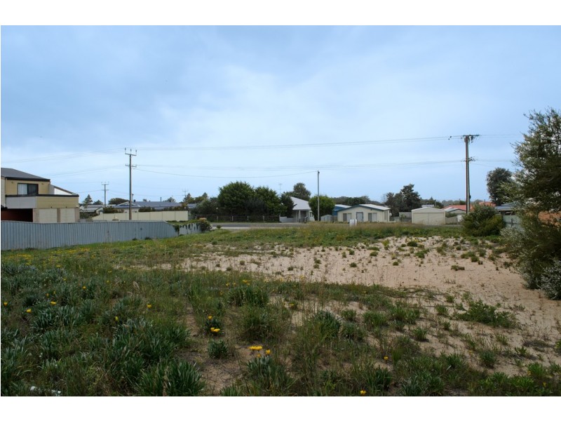 11 Beach Road, Goolwa Beach SA 5214