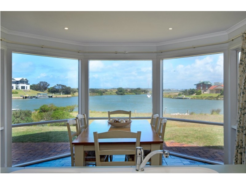 55 Prince Alfred Parade, Hindmarsh Island SA 5214