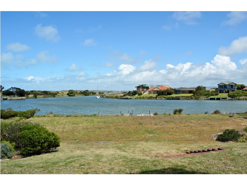 55 Prince Alfred Parade, Hindmarsh Island SA 5214