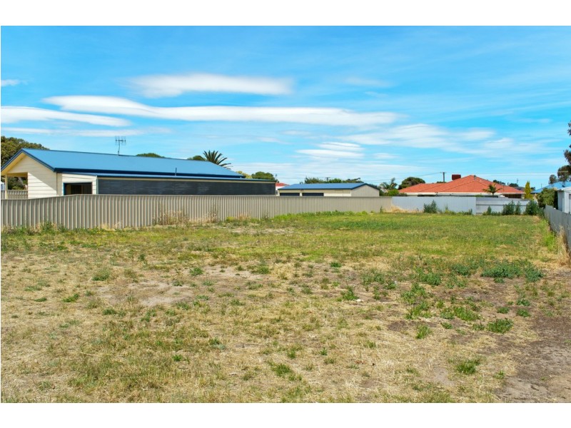 16 Lundstrom Street, Goolwa Beach SA 5214