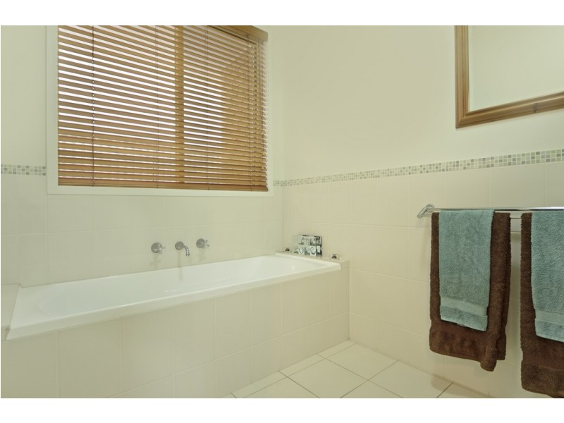 5 Blanche Parade, Hindmarsh Island SA 5214