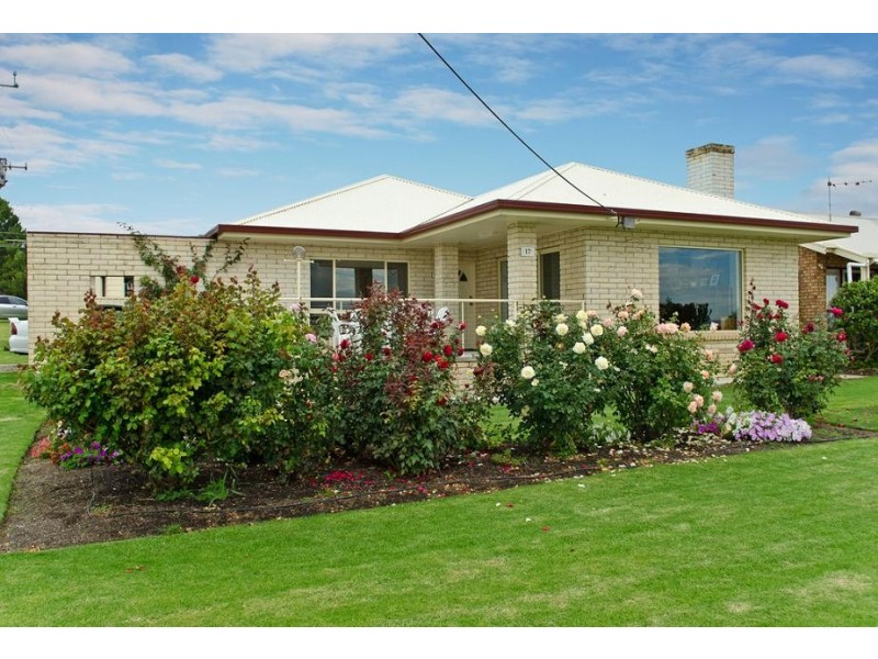 17 Captain Sturt Parade, Hindmarsh Island SA 5214