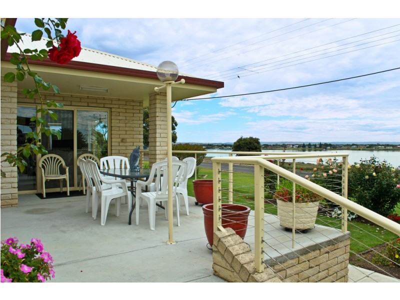 17 Captain Sturt Parade, Hindmarsh Island SA 5214