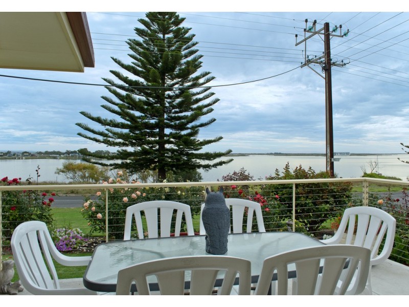 17 Captain Sturt Parade, Hindmarsh Island SA 5214