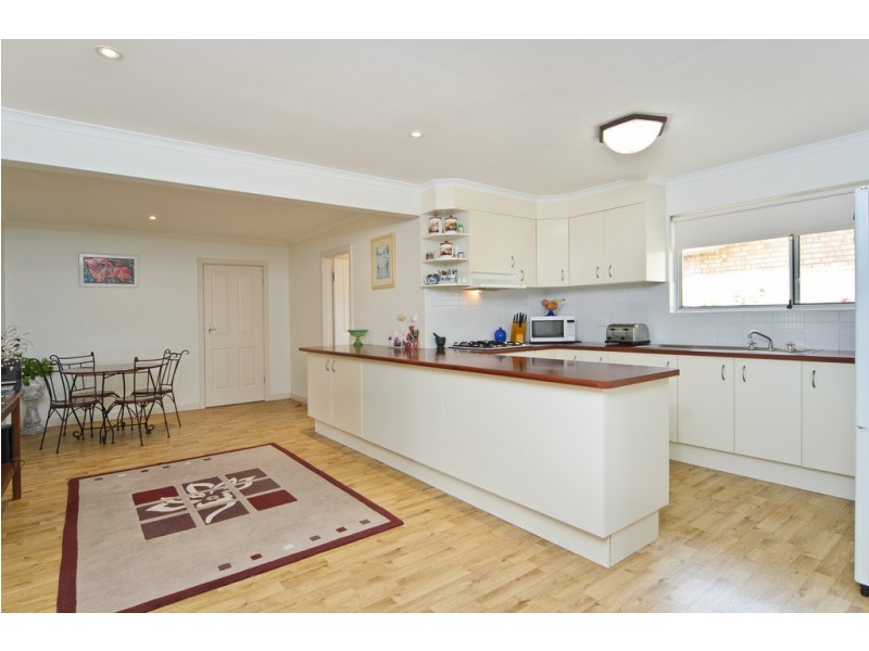 17 Captain Sturt Parade, Hindmarsh Island SA 5214