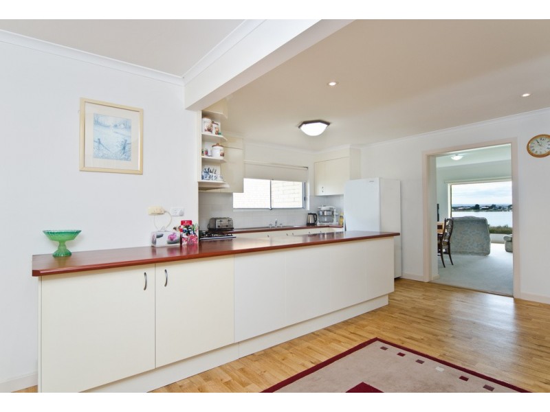 17 Captain Sturt Parade, Hindmarsh Island SA 5214