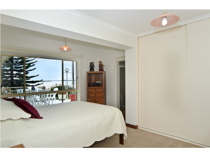17 Captain Sturt Parade, Hindmarsh Island SA 5214