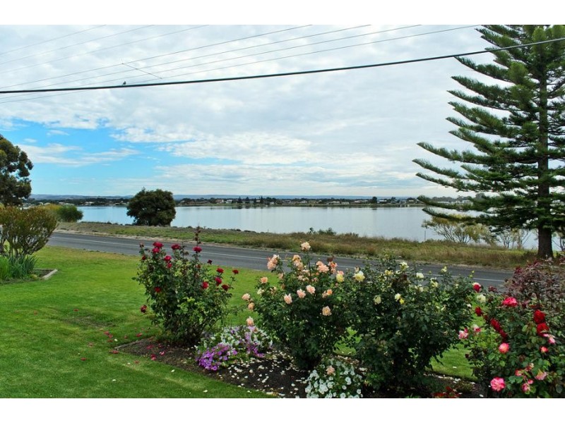 17 Captain Sturt Parade, Hindmarsh Island SA 5214