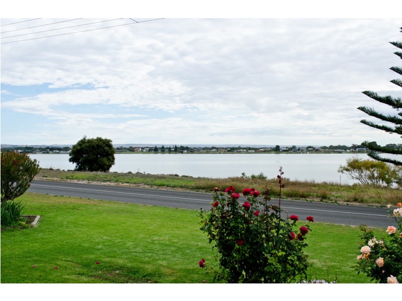 17 Captain Sturt Parade, Hindmarsh Island SA 5214