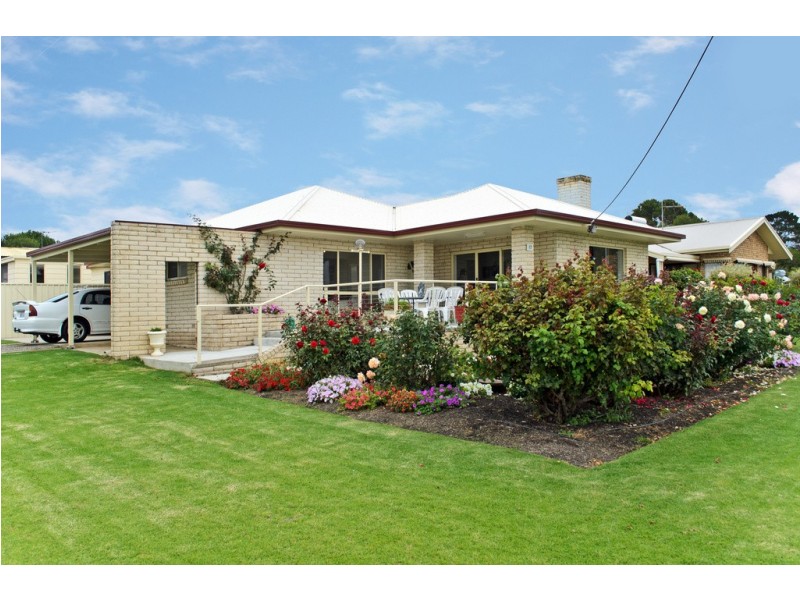 17 Captain Sturt Parade, Hindmarsh Island SA 5214
