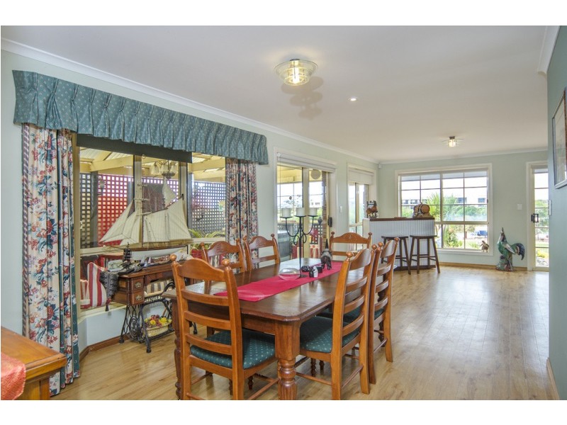 27 Prince Alfred Parade, Hindmarsh Island SA 5214